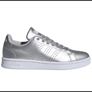 Adidas Advantage Silver sneakers EUC 8.5 (fits 9)